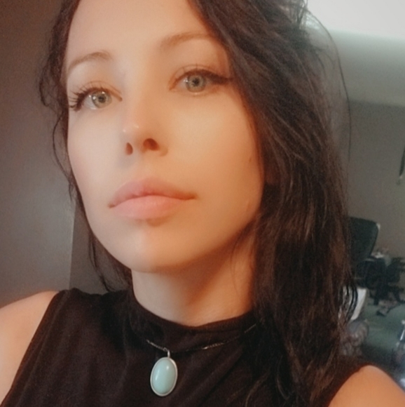 Meet your Posher, Kirsten - Picture 2 of 2